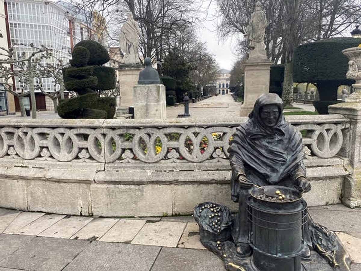 La Plaza Mayor desierta a media mañana.