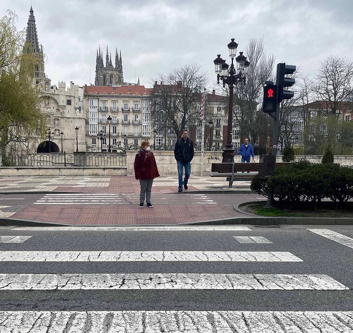 Es cada vez más habitual ver a la ciudadanía con mascarilla.