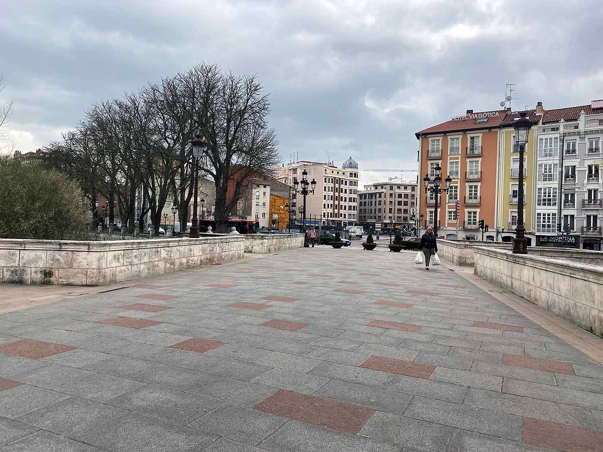 Es cada vez más habitual ver a la ciudadanía con mascarilla.