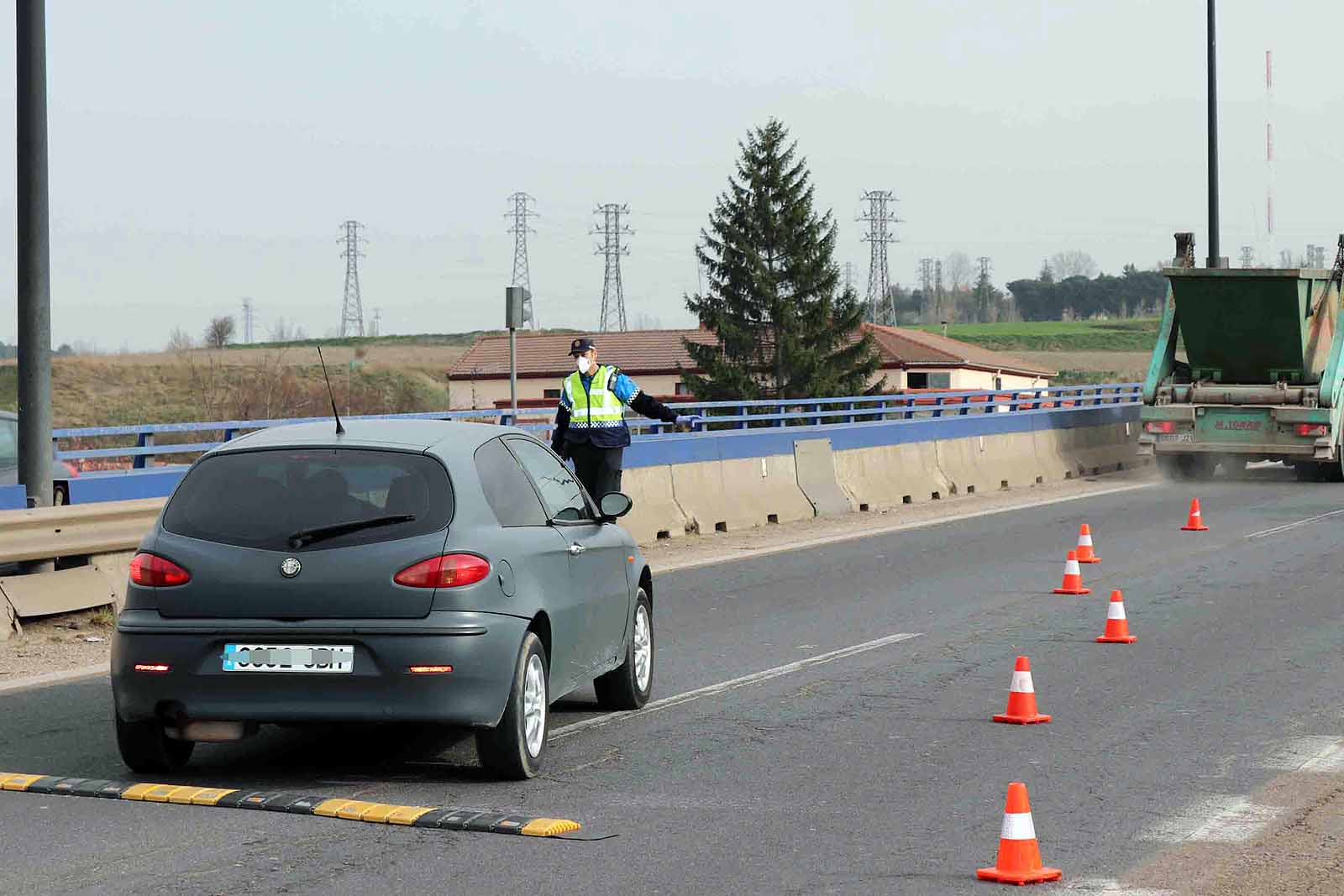 Agentes de la Policía Local han controlado los desplazamientos esta tarde en Burgos