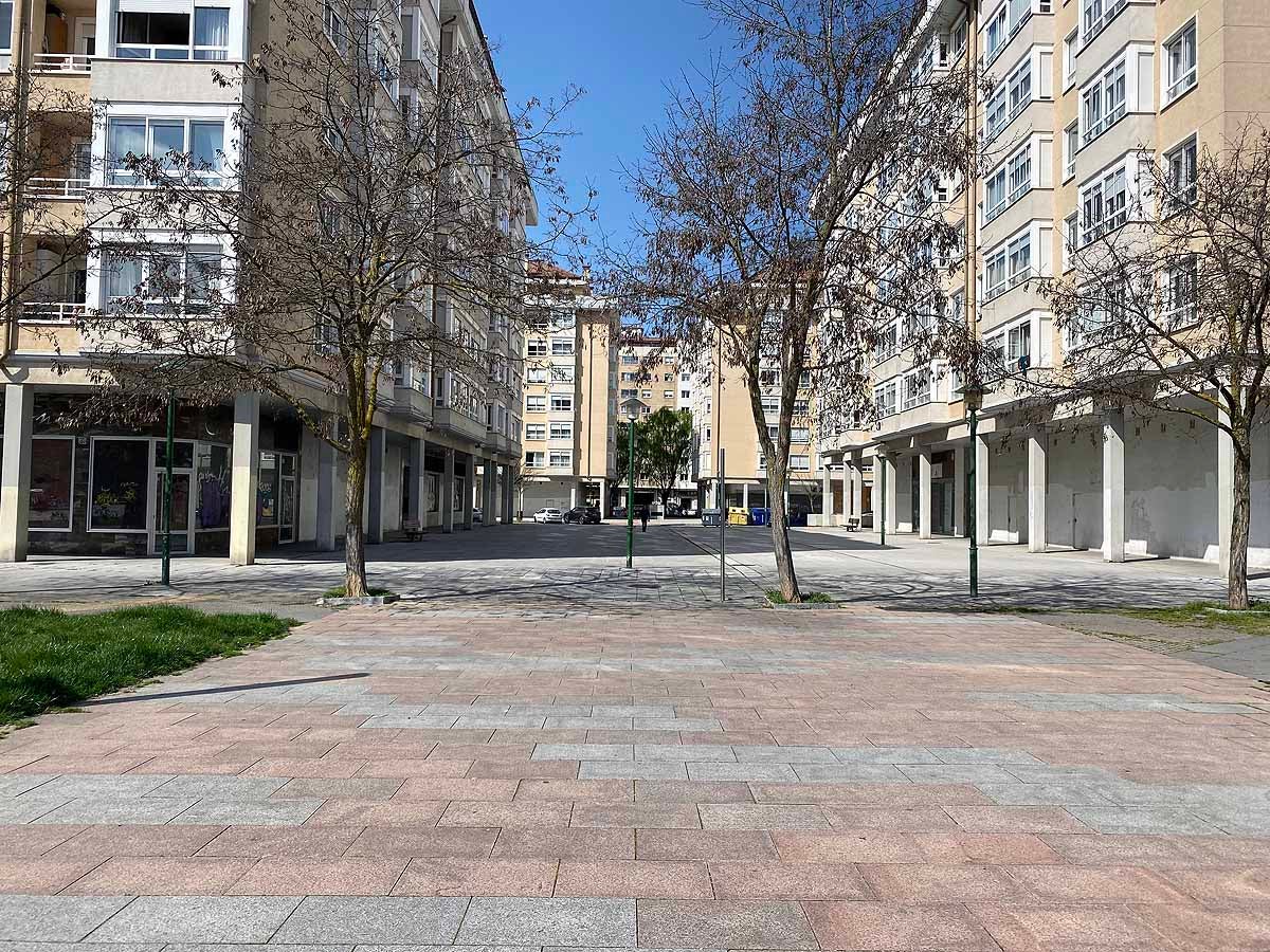 Cola para entrar a un estanco del barrio.