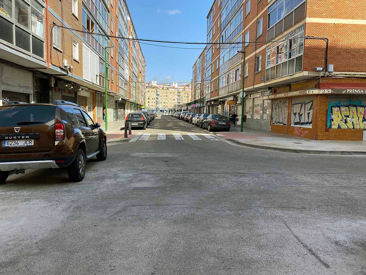 Cola para entrar a un estanco del barrio.