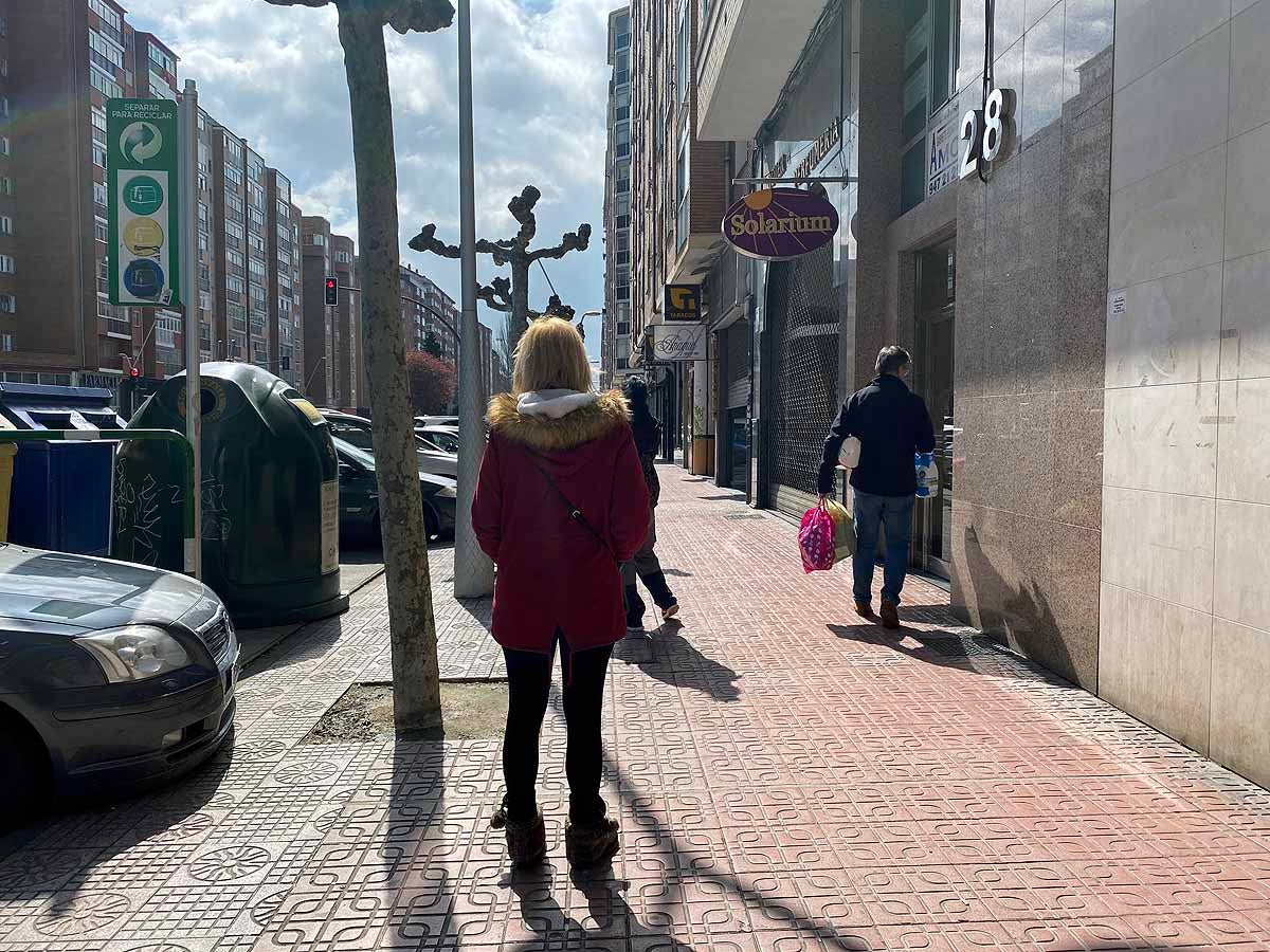 Cola para entrar a un estanco del barrio.