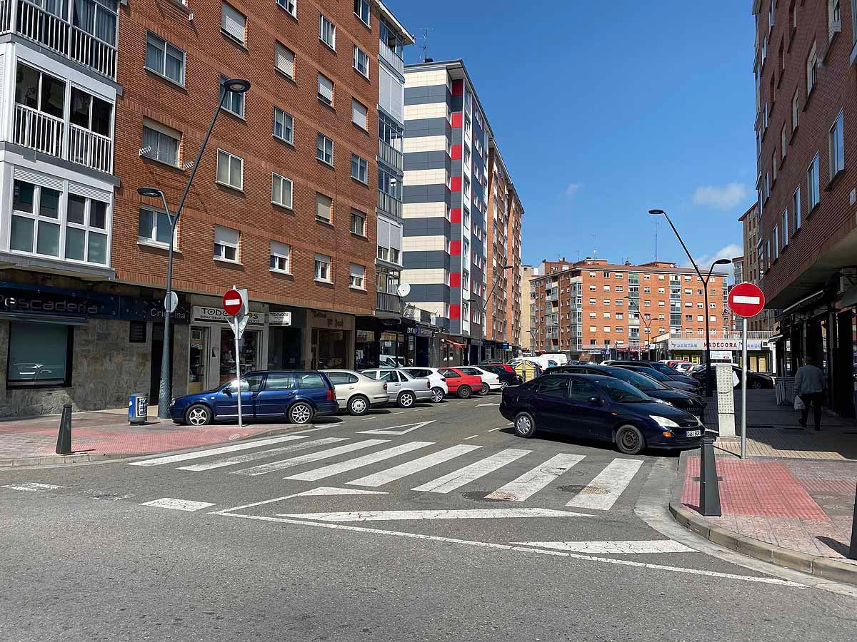 Cola para entrar a un estanco del barrio.