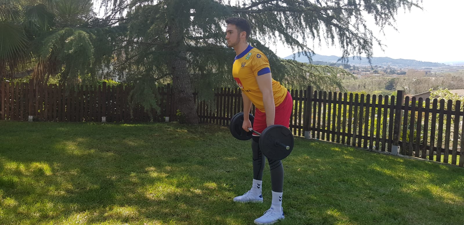 Fotos: Mucha predisposición y una pizca de creatividad en los entrenamientos en casa de los equipos burgaleses