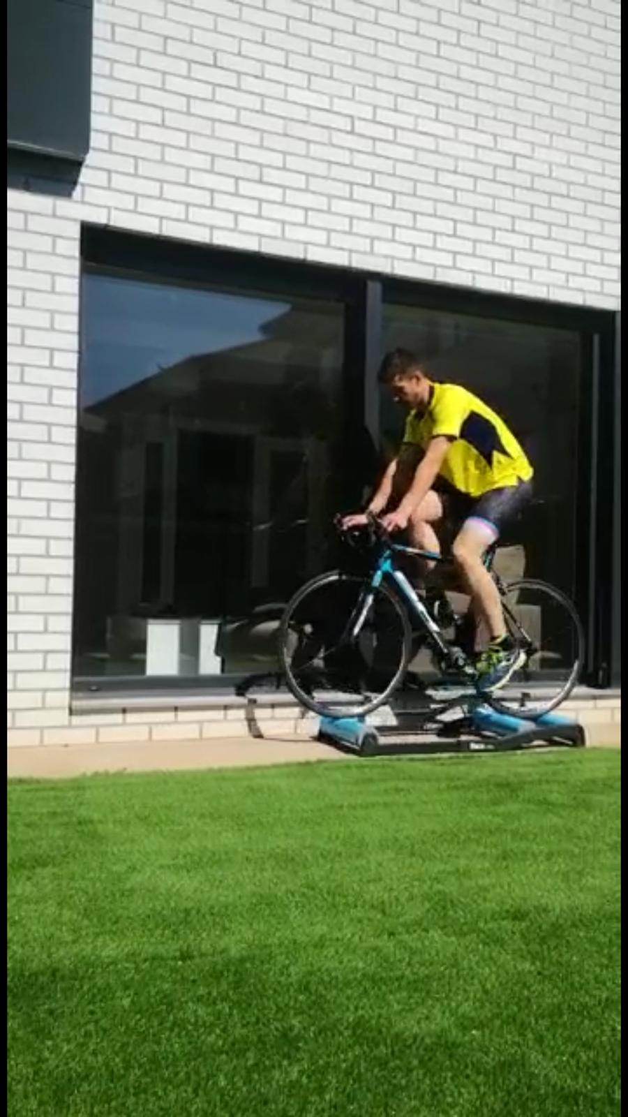 Fotos: Mucha predisposición y una pizca de creatividad en los entrenamientos en casa de los equipos burgaleses