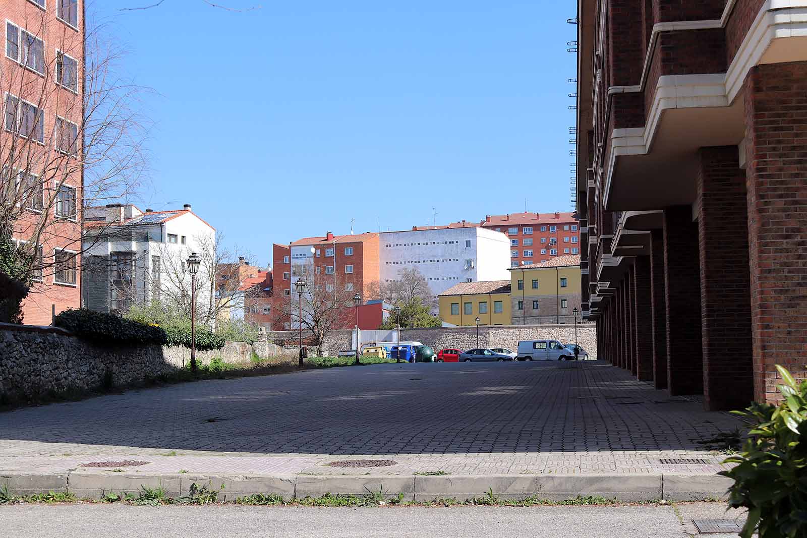 Fotos: El sol ilumina las calles de una ciudad vacía