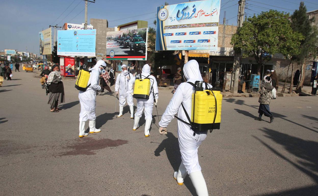 Desinfección de las calles de Herat (Afganistán).