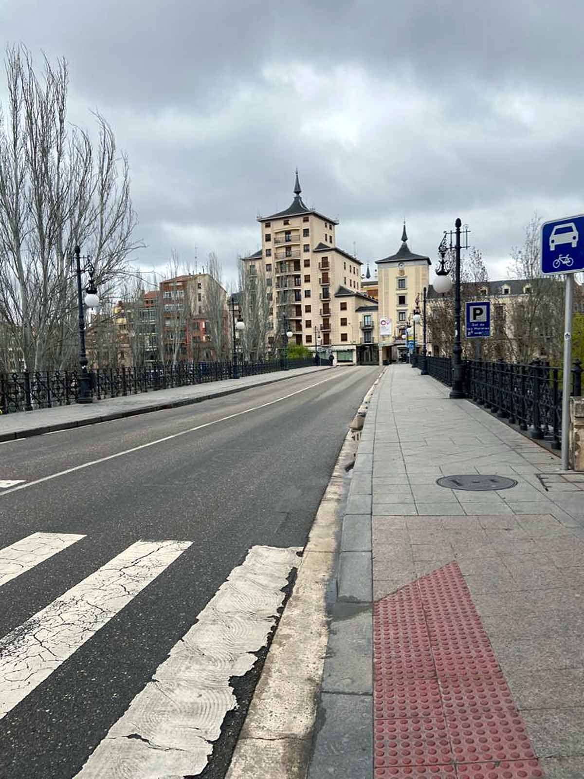 Plaza de Santa María totamente vacía.