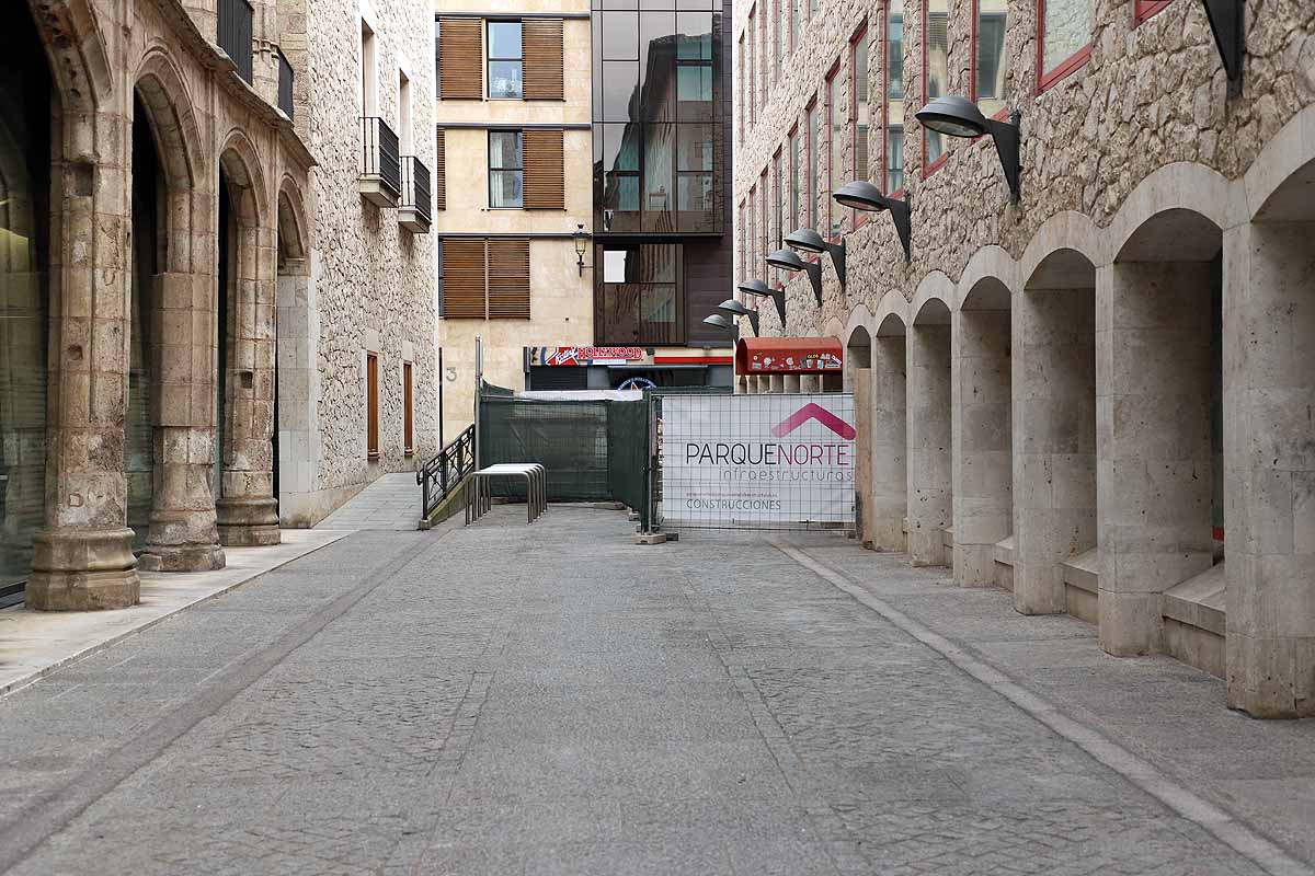 Las obras de la capital permanecen cerradas y la industria reduce su actividad.