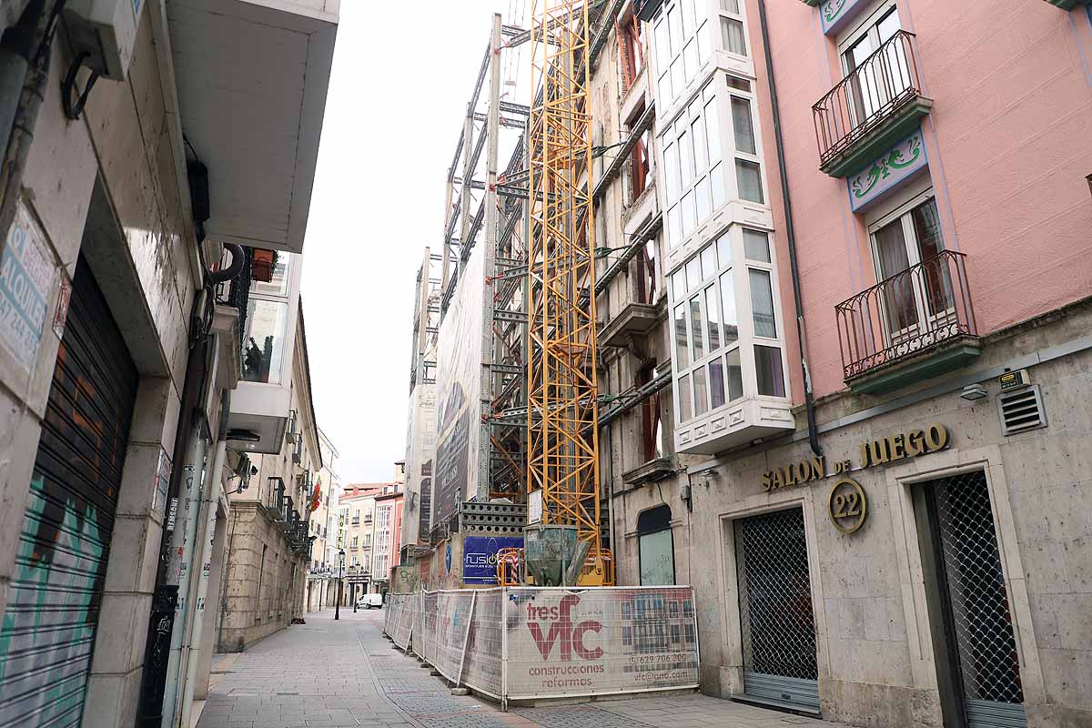 Las obras de la capital permanecen cerradas y la industria reduce su actividad.