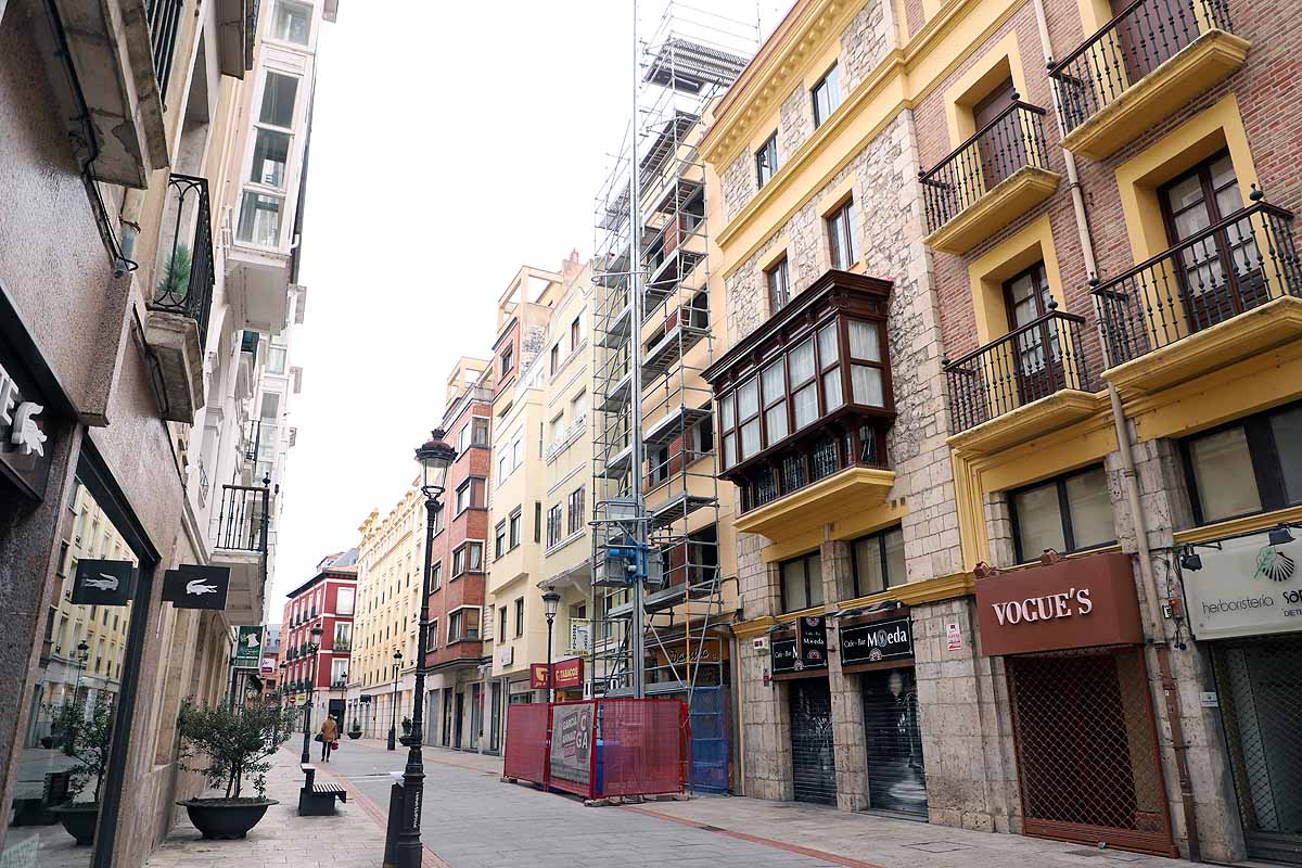 Las obras de la capital permanecen cerradas y la industria reduce su actividad.