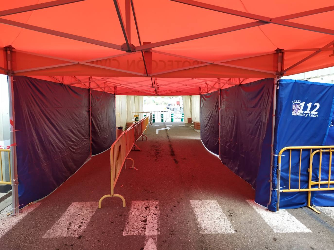 Fotos: La carpa de triaje del Hospital de Burgos empieza a funcionar este jueves