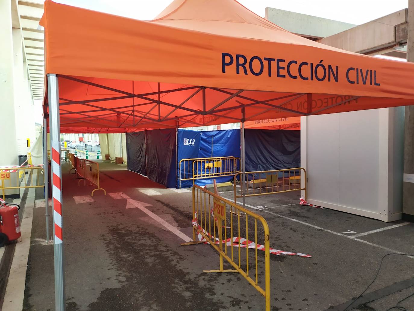 Fotos: La carpa de triaje del Hospital de Burgos empieza a funcionar este jueves