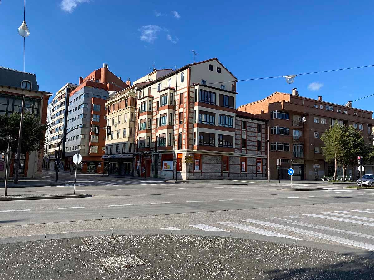 Barrios desiertos durante la tarde del Miércoles Santo.