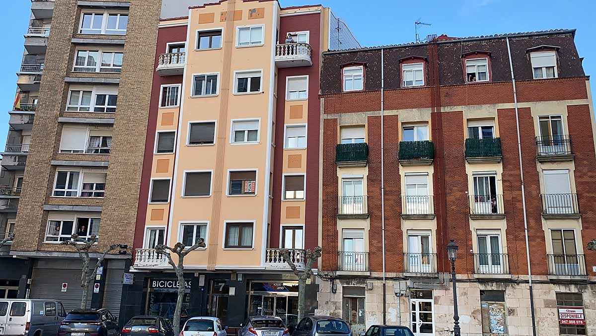 Barrios desiertos durante la tarde del Miércoles Santo.