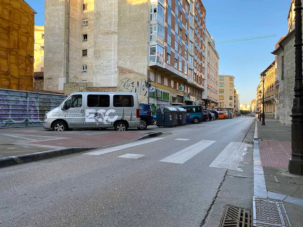 Barrios desiertos durante la tarde del Miércoles Santo.