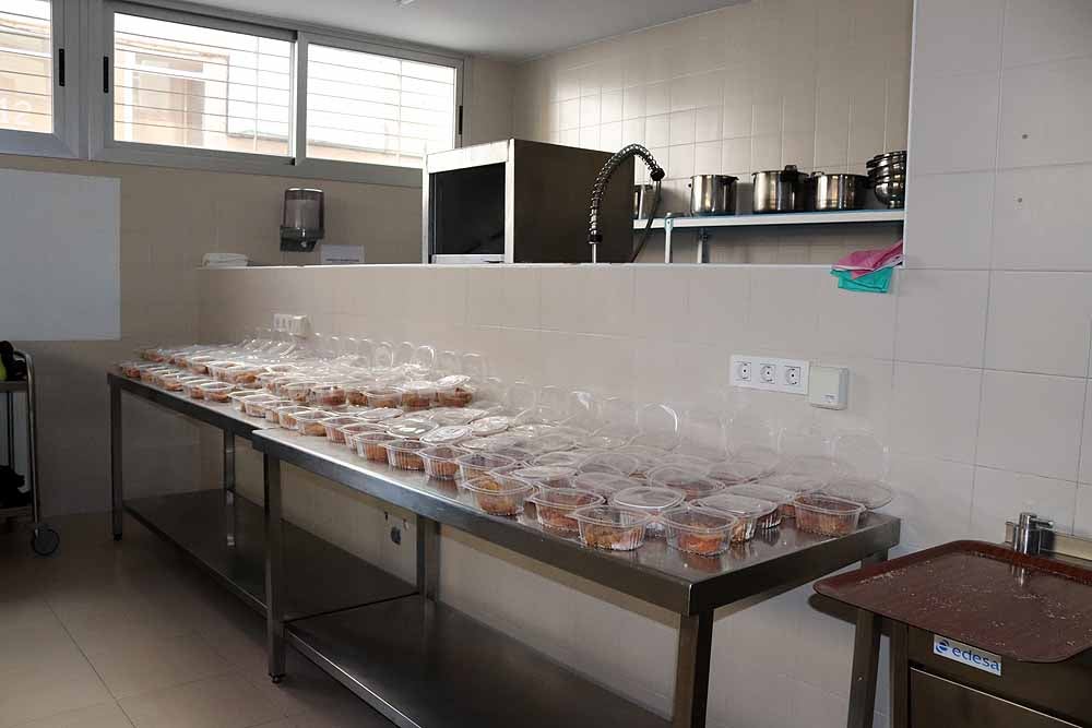 Fotos: Los cocineros de Burgos preparan torrijas para el personal del HUBU