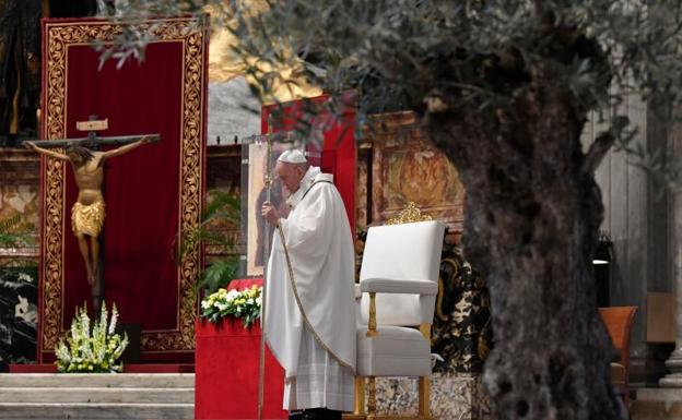 El Papa, durante la ceremonia religiosa de este domingo. 