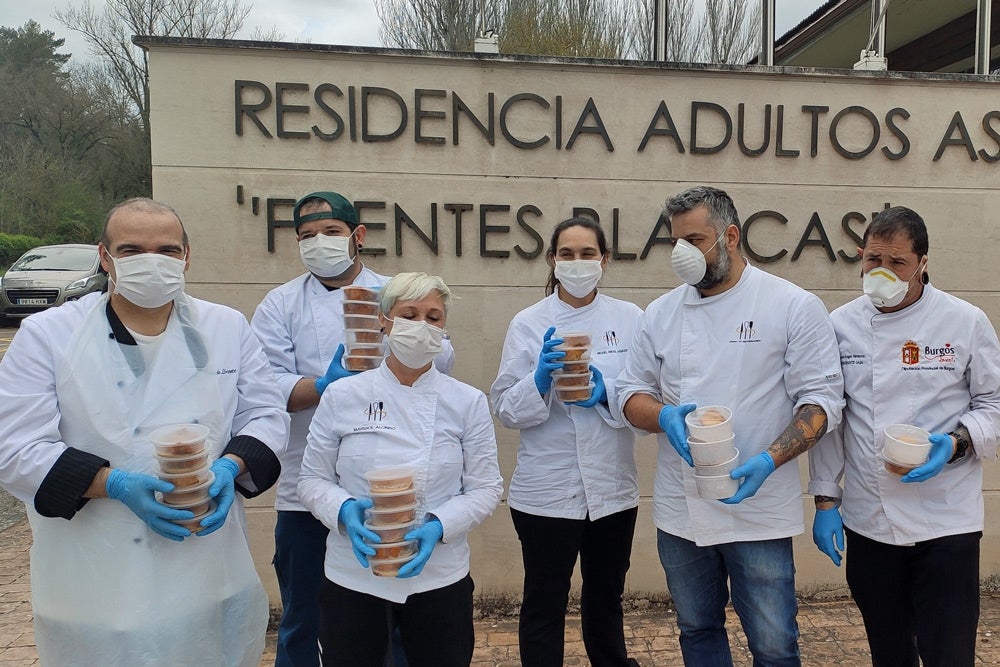 Fotos: Los cocineros de Burgos llevan torrijas a las residencias de mayores