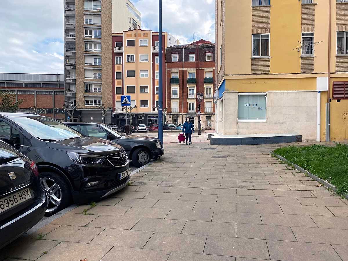 Este lunes se ha visto más peatones y más tráfico en la capital.