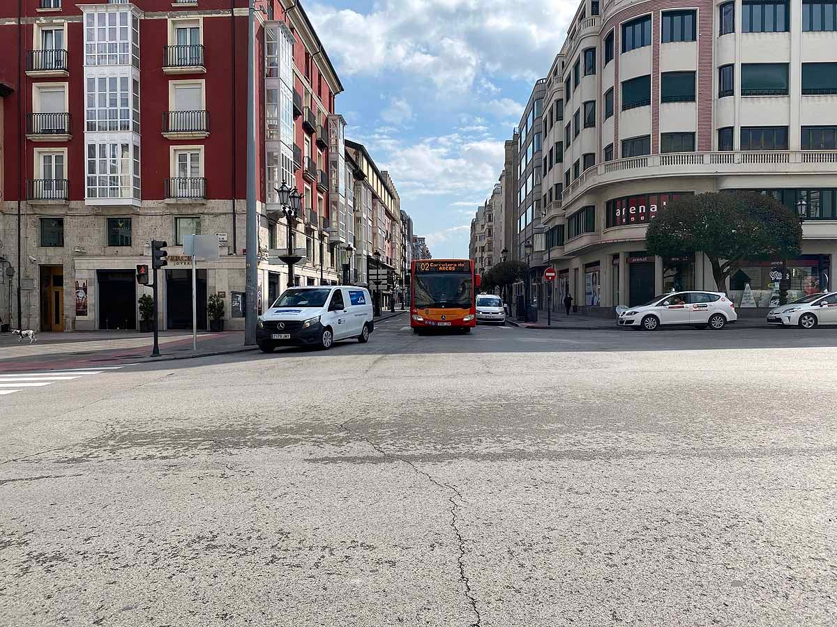 Este lunes se ha visto más peatones y más tráfico en la capital.