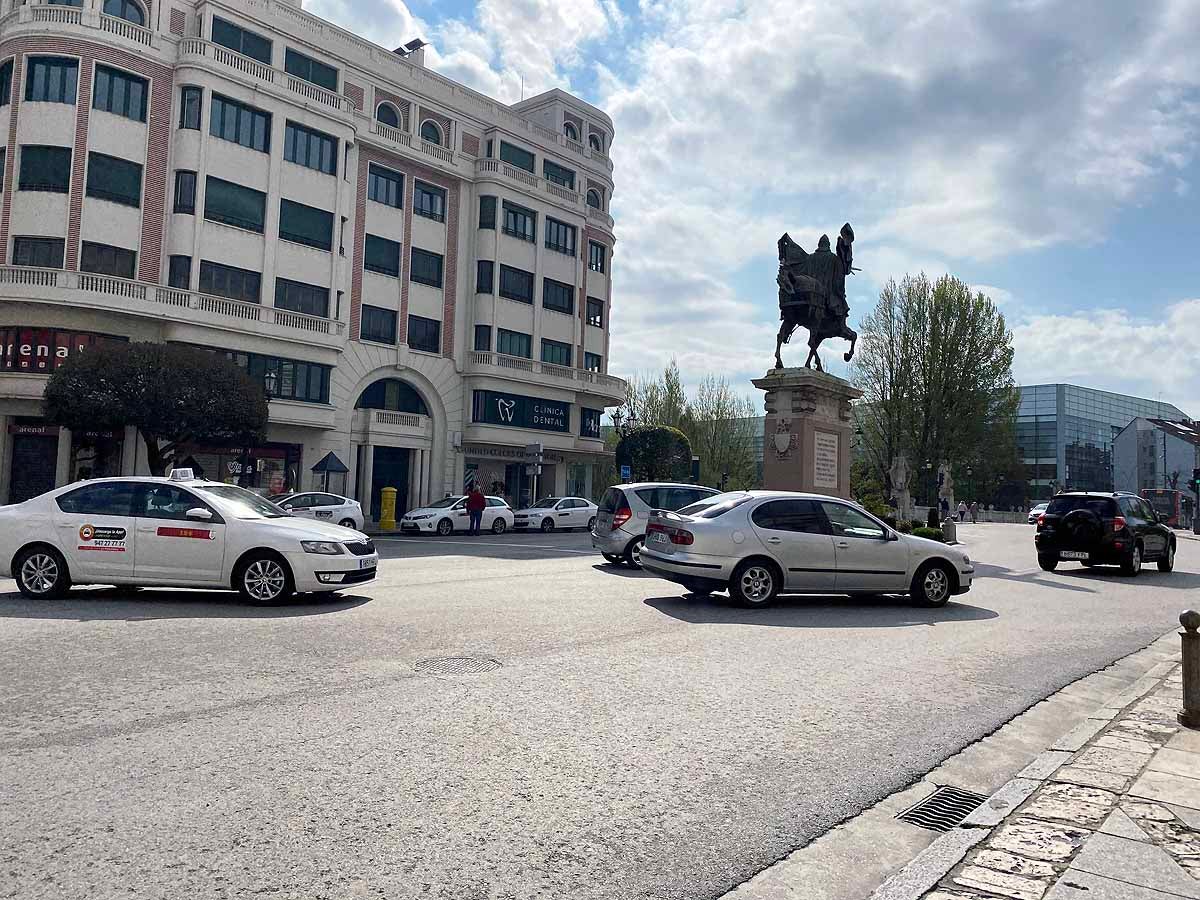 Este lunes se ha visto más peatones y más tráfico en la capital.