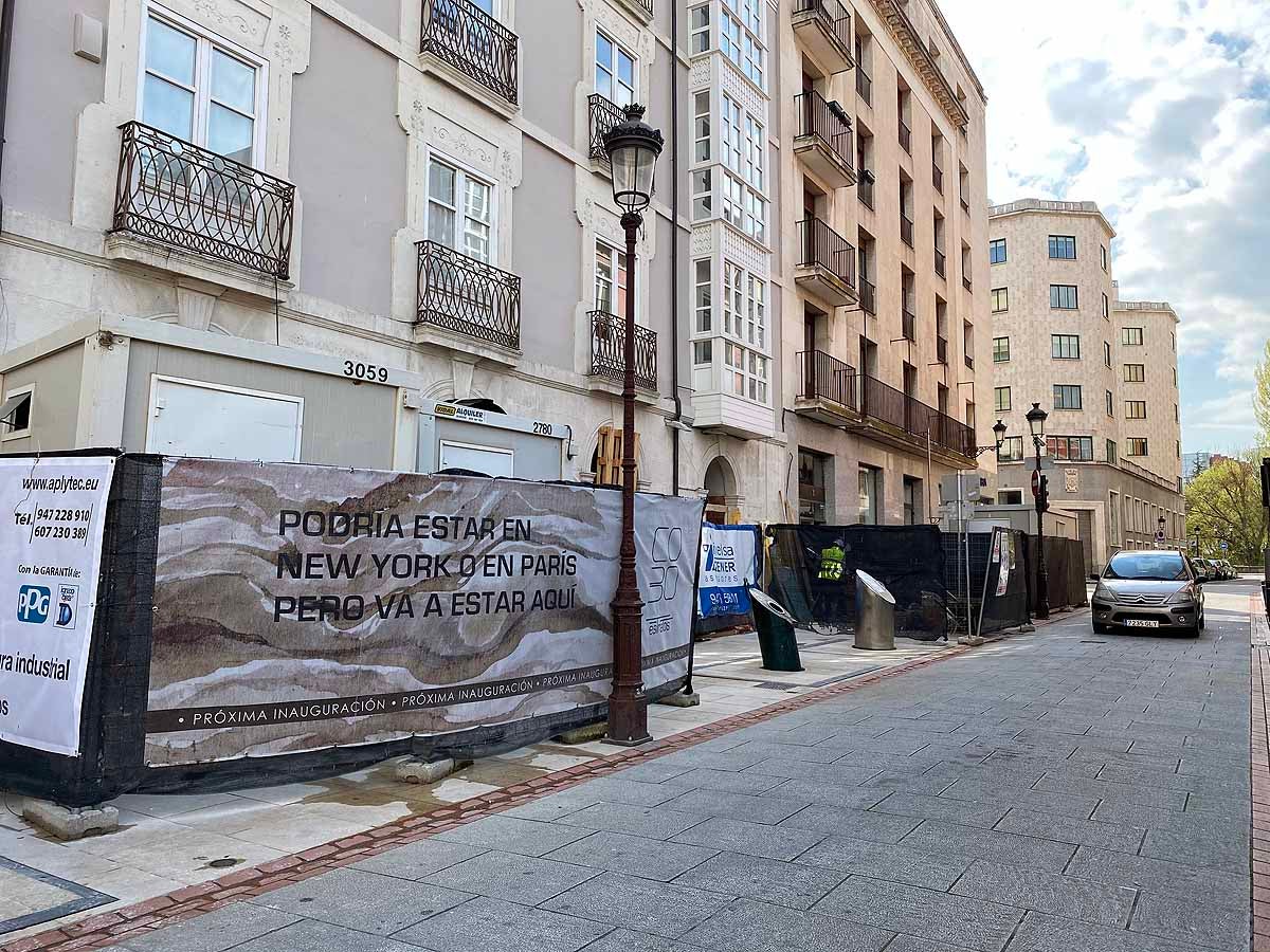 Este lunes se ha visto más peatones y más tráfico en la capital.