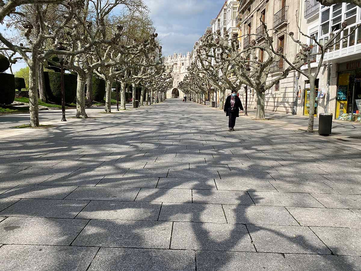 Este lunes se ha visto más peatones y más tráfico en la capital.