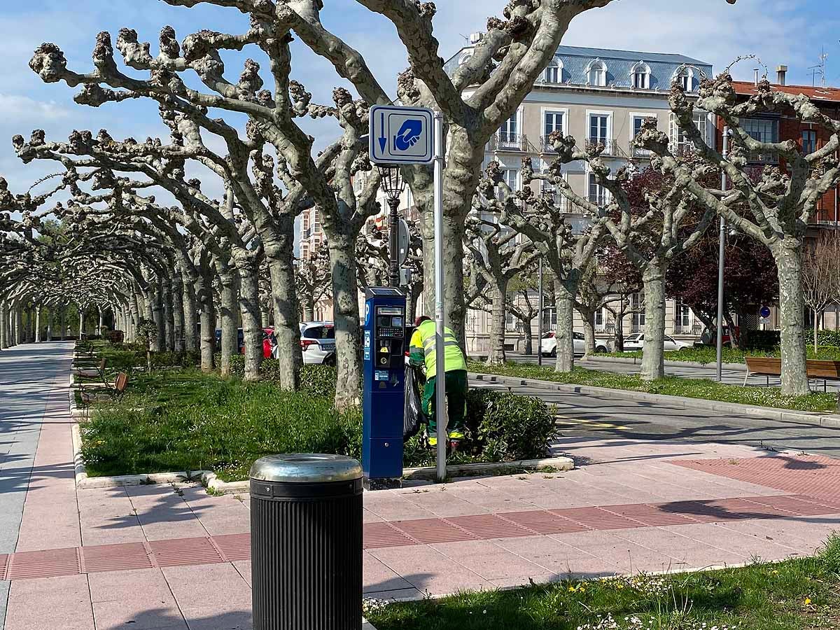 Este lunes se ha visto más peatones y más tráfico en la capital.