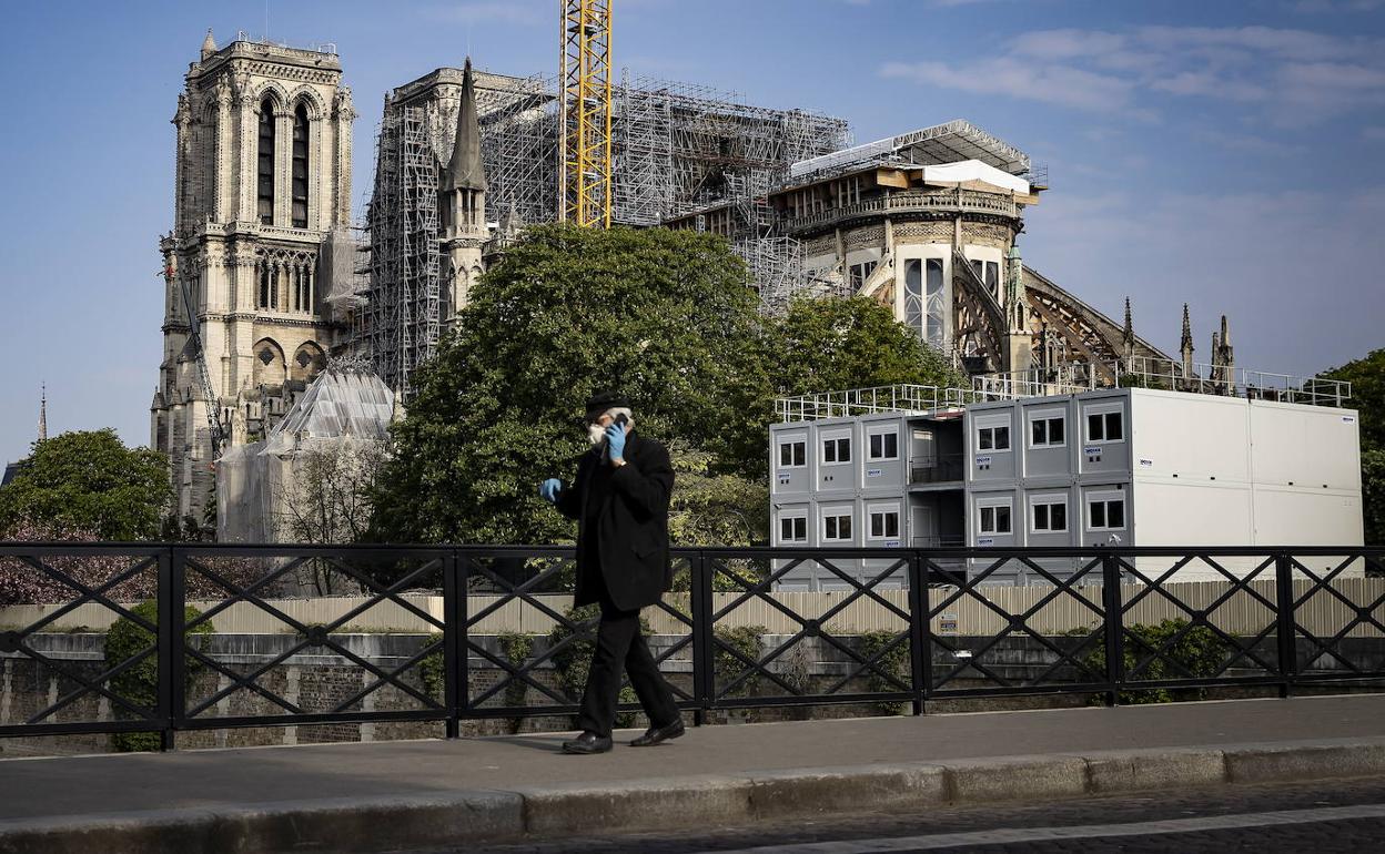 Estado en que se encuentra la catedral de Notre Dame de París, un año después del incendio.