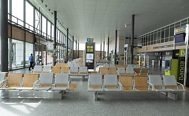 Cierran otros seis aeropuertos, entre ellos León, Salamanca, Valladolid, y ya son 18 los que operan bajo demanda