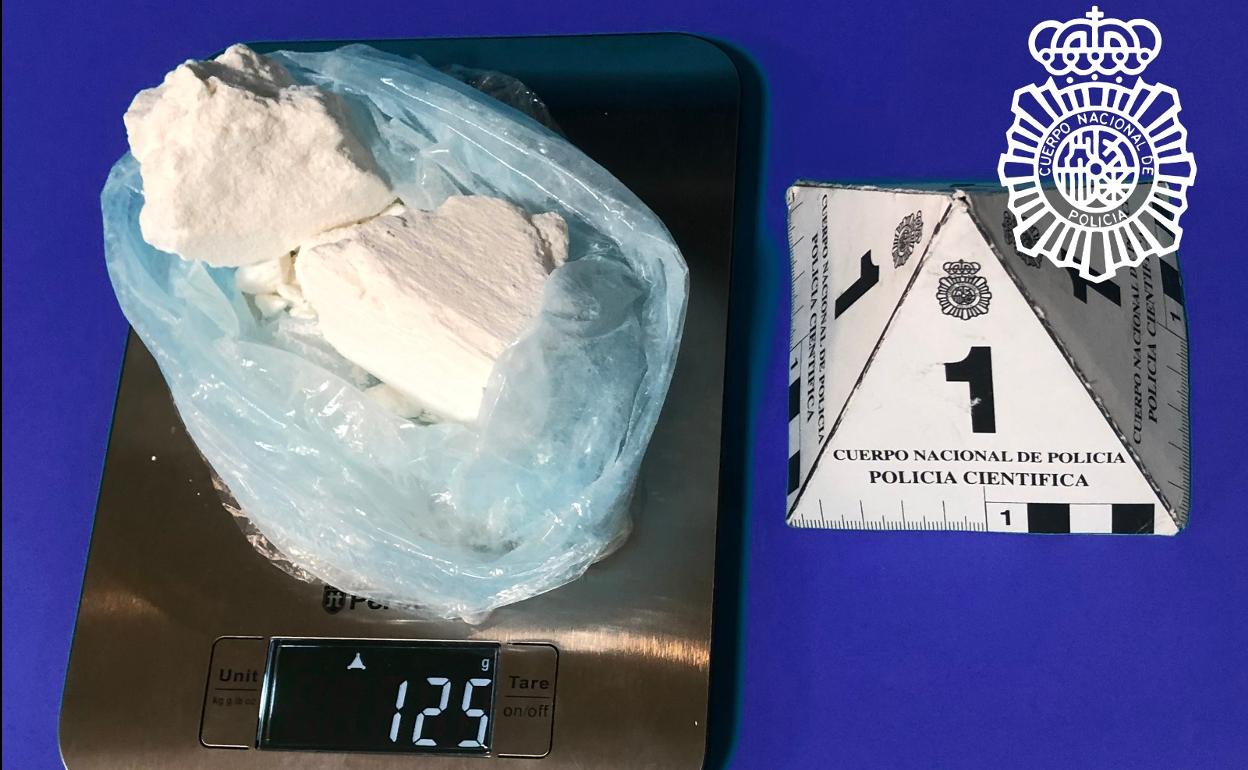 Imagen de la cocaína requisada al detenido. 