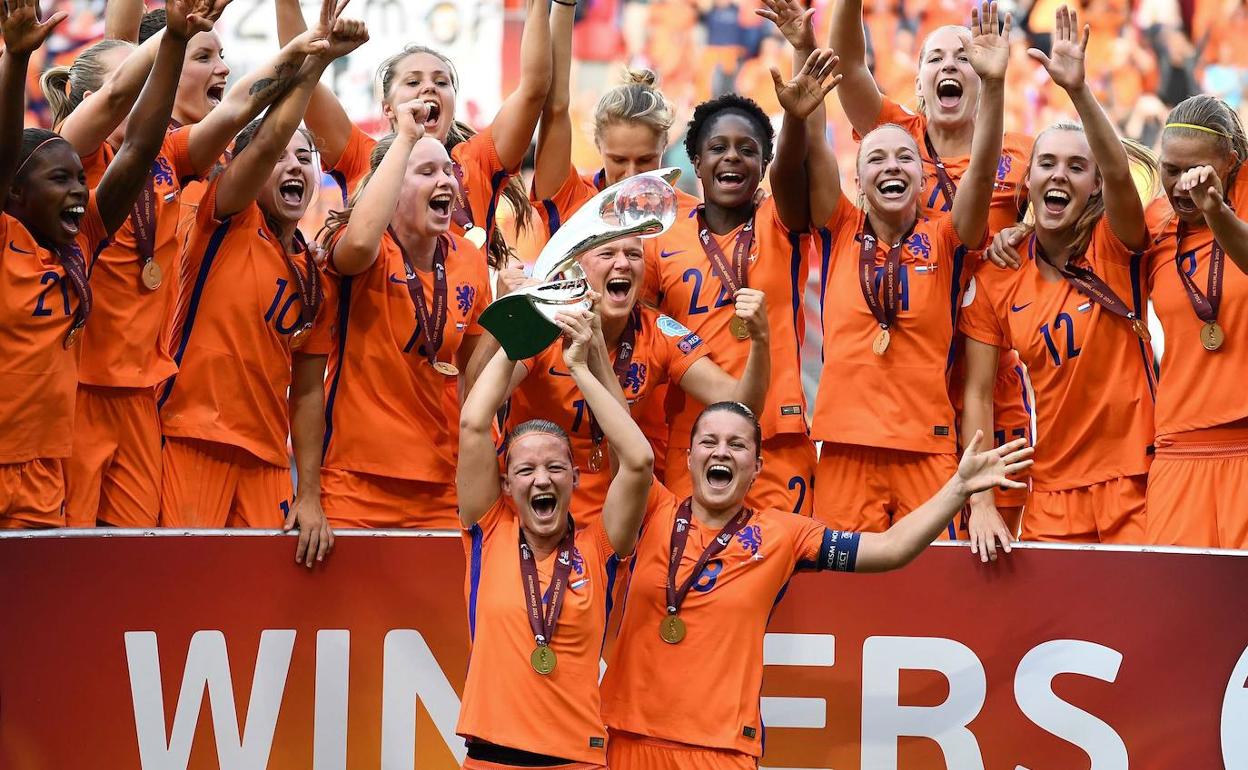 Las jugadoras holandesas, celebrando la conquista de la última Eurocopa femenina. 