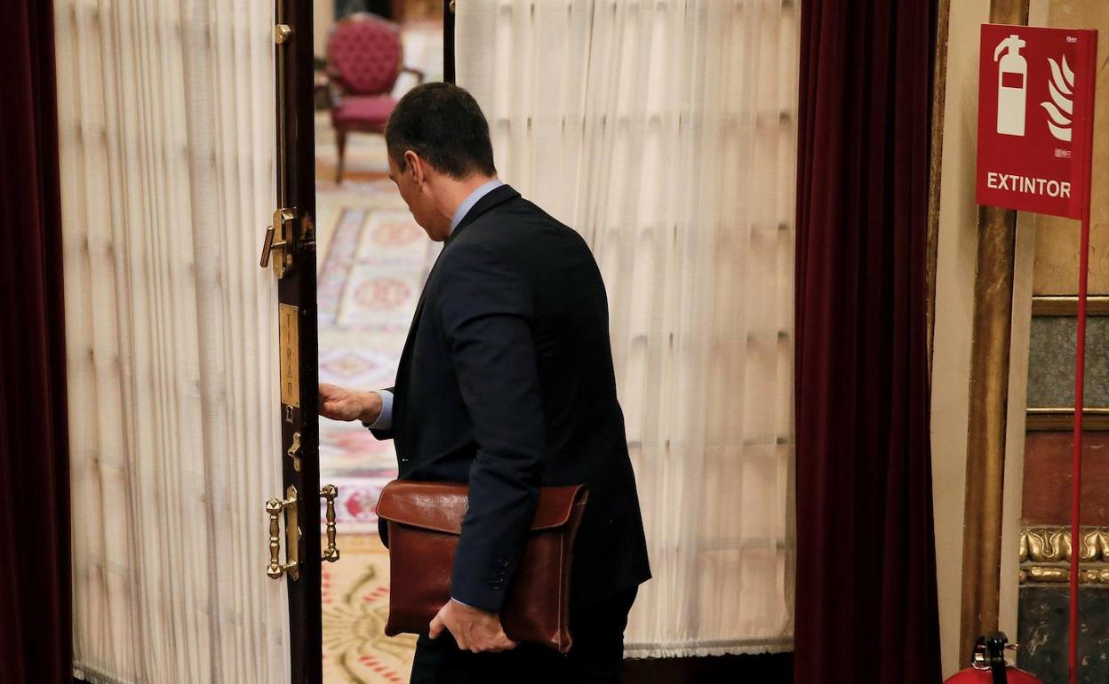 Pedro Sánchez, accede al pleno del Congreso de los Diputados.