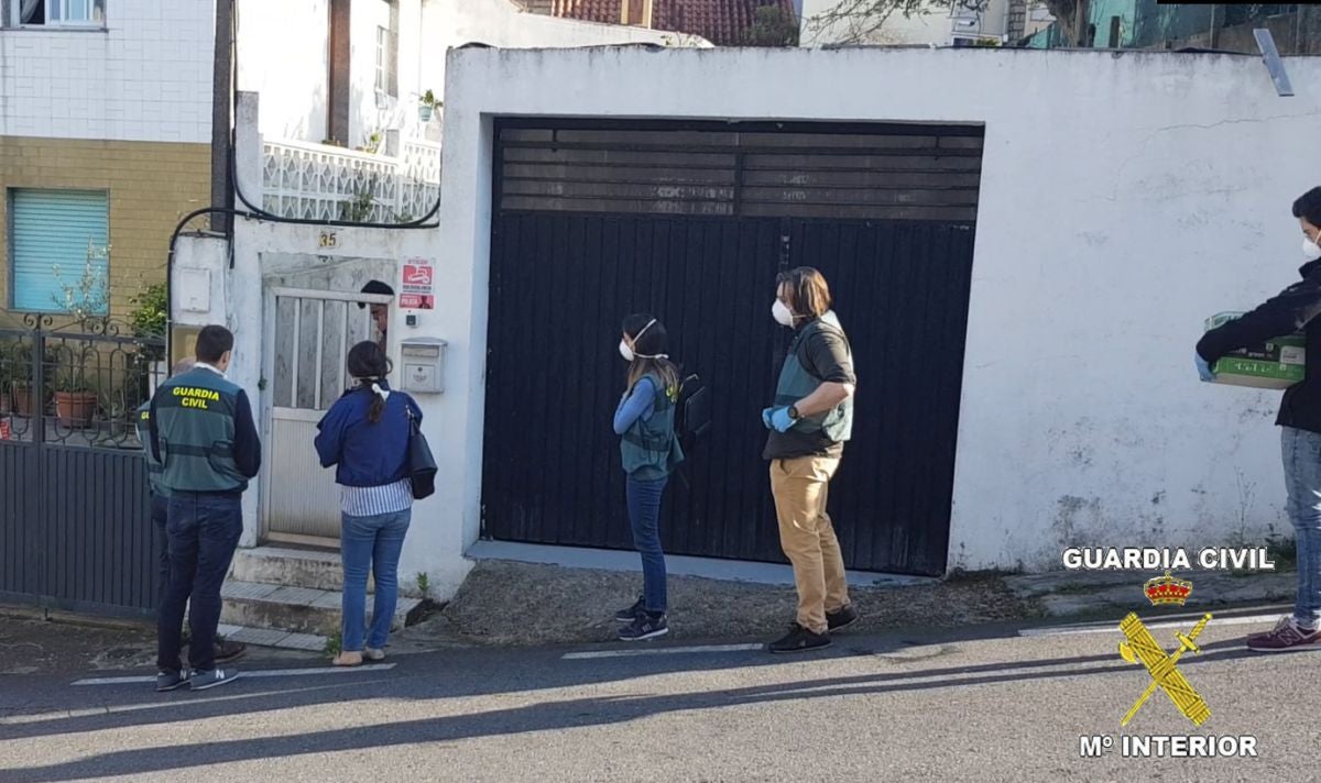 Fotos: Detenido en Vigo por estafar con la venta de mascarillas