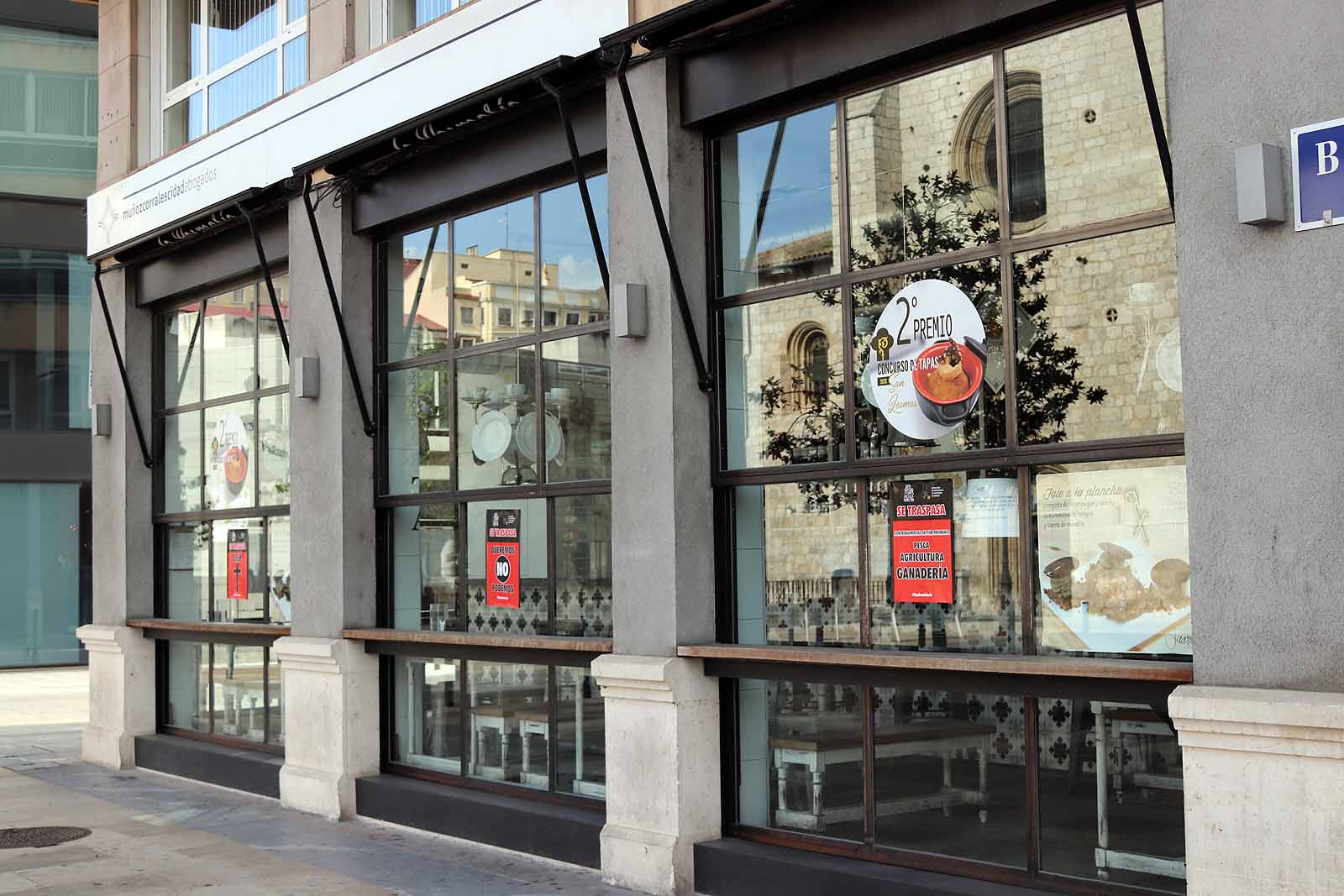 Fotos: La hostelería continúa con la persiana bajada