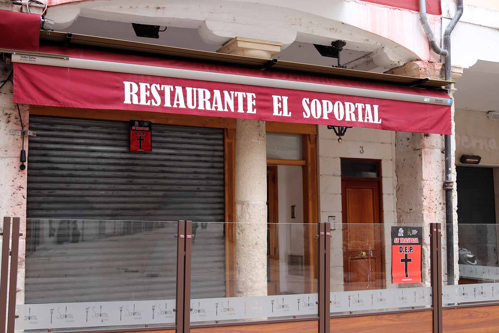 Fotos: La hostelería continúa con la persiana bajada