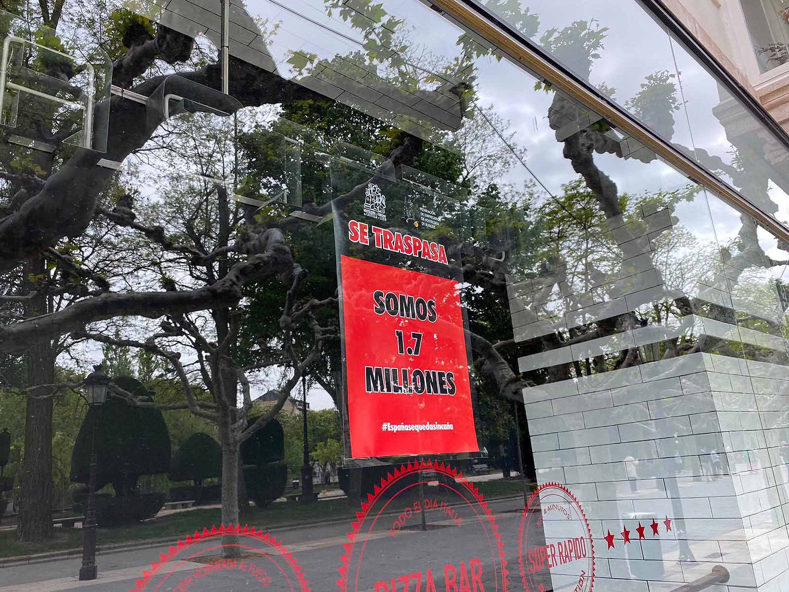 Fotos: La hostelería continúa con la persiana bajada