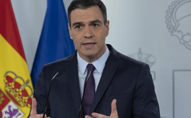 Sánchez presiona a Casado para que apoye el estado de alarma o si no llegará «el caos»