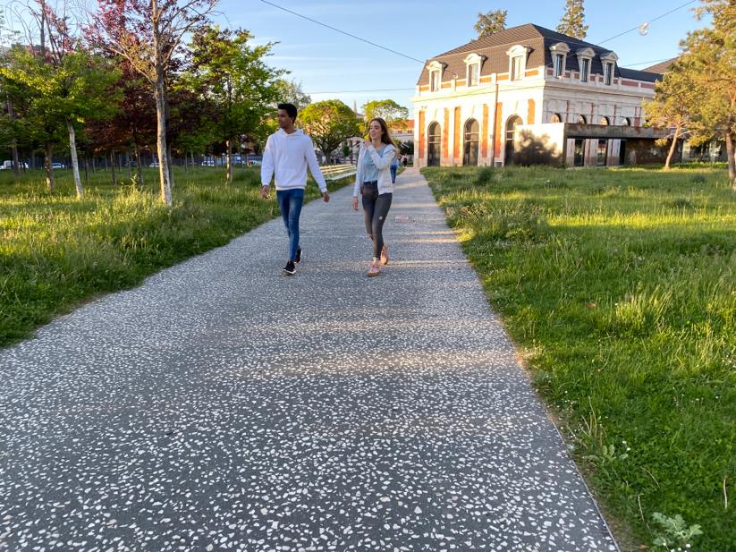 Fotos: Los parques y zonas verdes de Burgos se llenan cada tarde