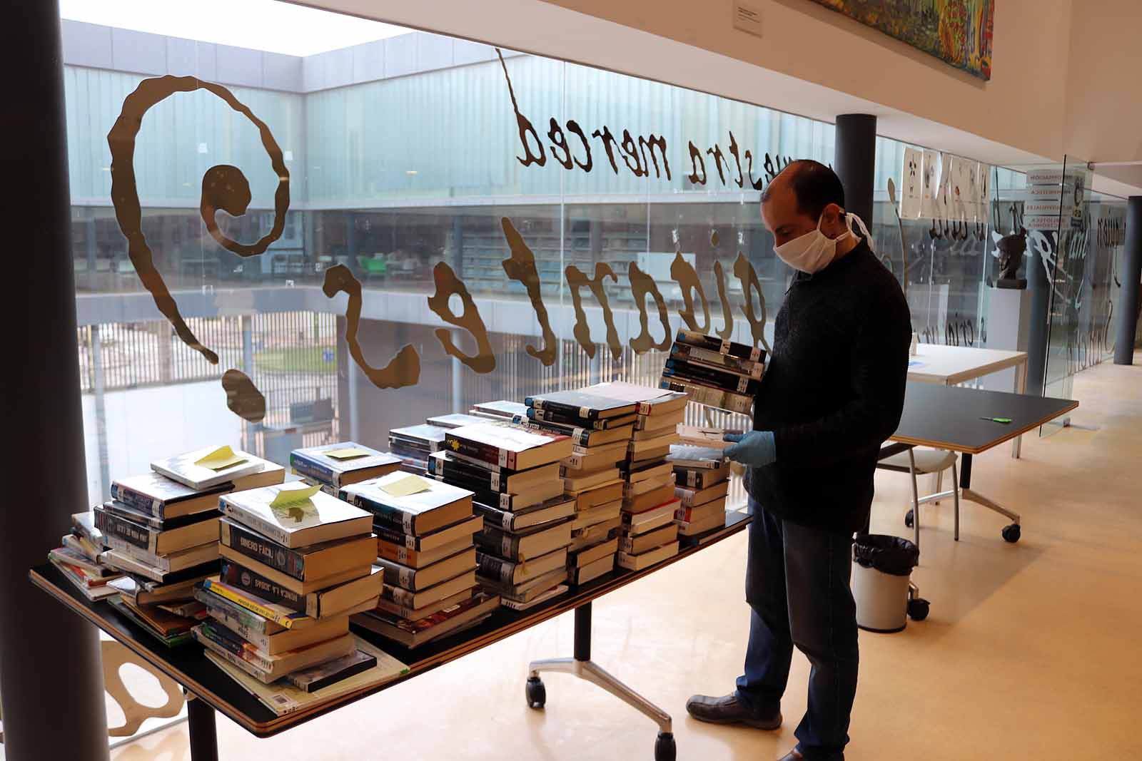 Fotos: Las bibliotecas se preparan para retomar la actividad