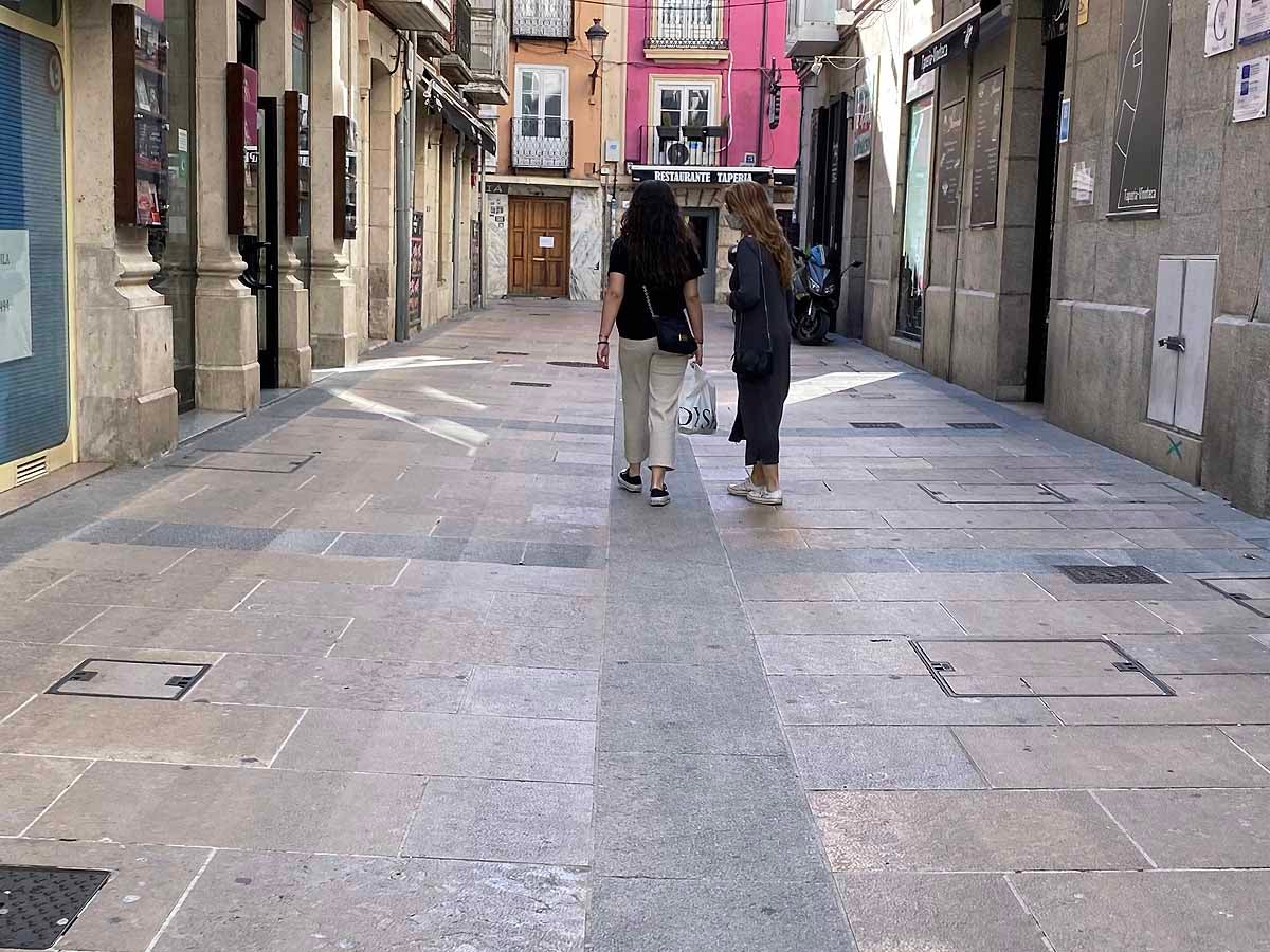 Desescalada Fotos: La apertura de las tiendas &quot;normaliza&quot; la imagen del centro de Burgos