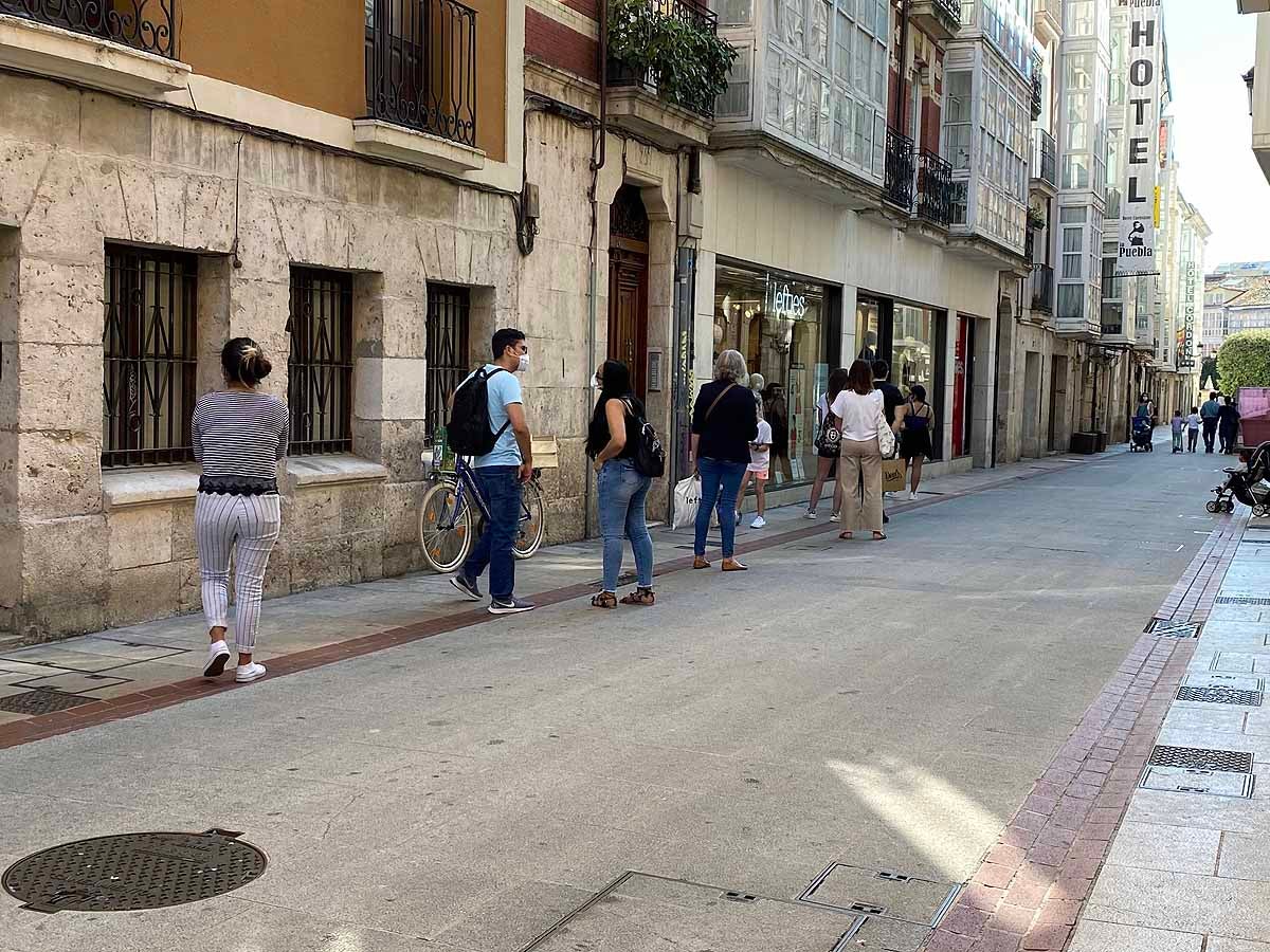 Desescalada Fotos: La apertura de las tiendas &quot;normaliza&quot; la imagen del centro de Burgos