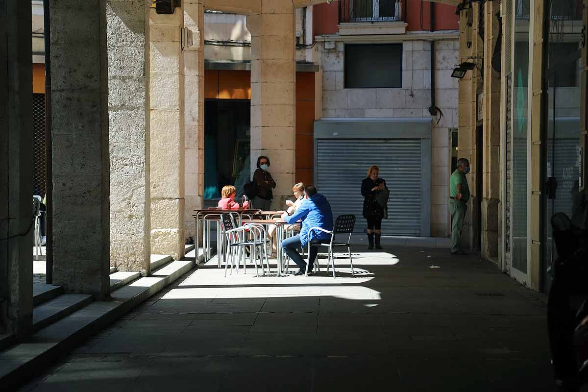 Desescalada Fotos: Las terrazas devuelven la alegría a las calles de Burgos