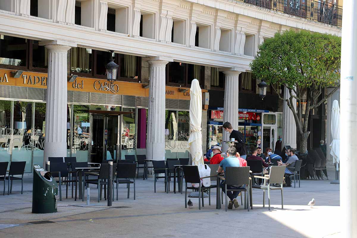 Desescalada Fotos: Las terrazas devuelven la alegría a las calles de Burgos