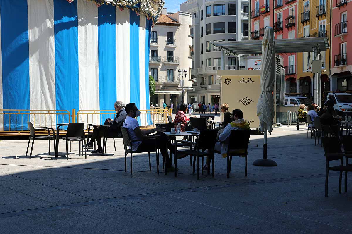 Desescalada Fotos: Las terrazas devuelven la alegría a las calles de Burgos