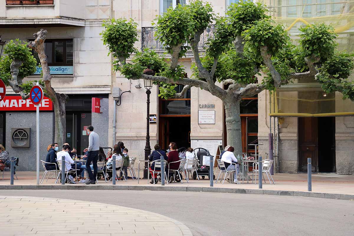 Desescalada Fotos: Tarde de cafés y cañas con amigos en Burgos