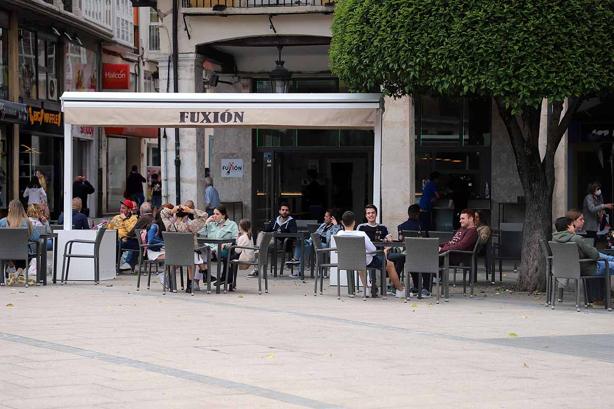 Desescalada Fotos: Tarde de cafés y cañas con amigos en Burgos