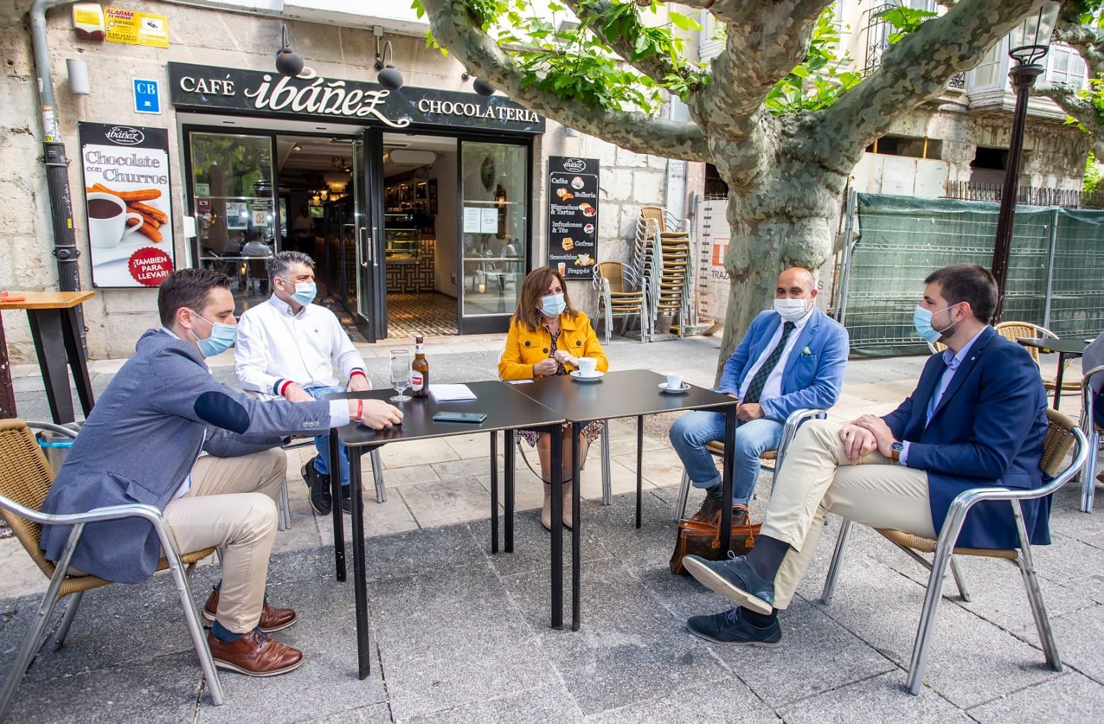 Fotos: Apoyo simbólico a la hostelería de PSOE y Cs